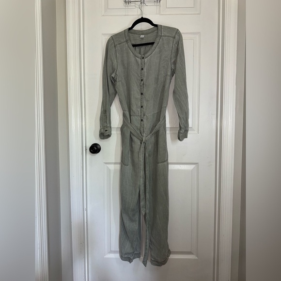 Old Navy Gray Buttoned Long Sleeve Jumpsuit size L - Picture 2 of 9